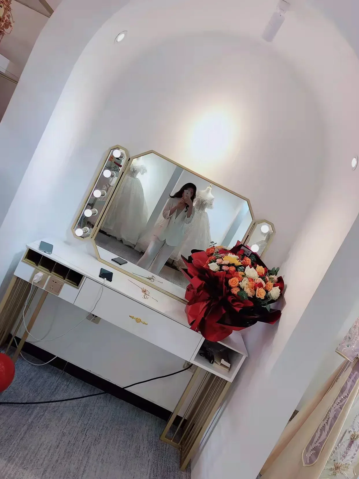 Photo studio rock dresser make - đánh giá và giá Beauty Makeup Training
